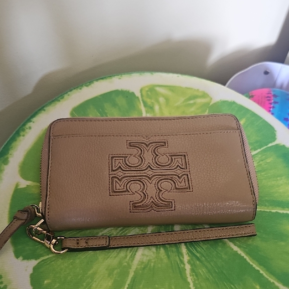Tory Burch Handbags - Tory Burch Beige Leather Wristlet